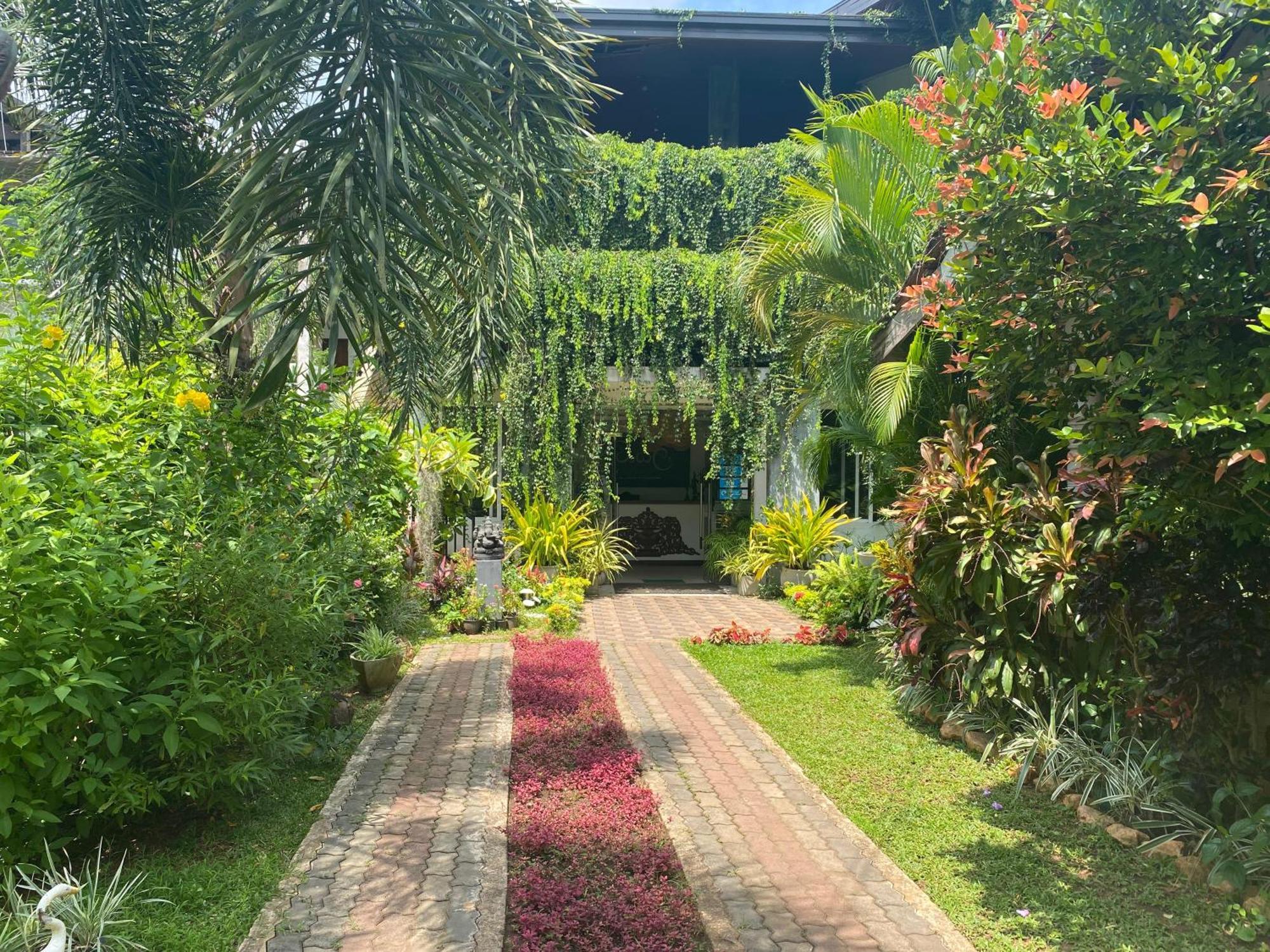 Waasala Leisure Hotell Anuradhapura Exteriör bild